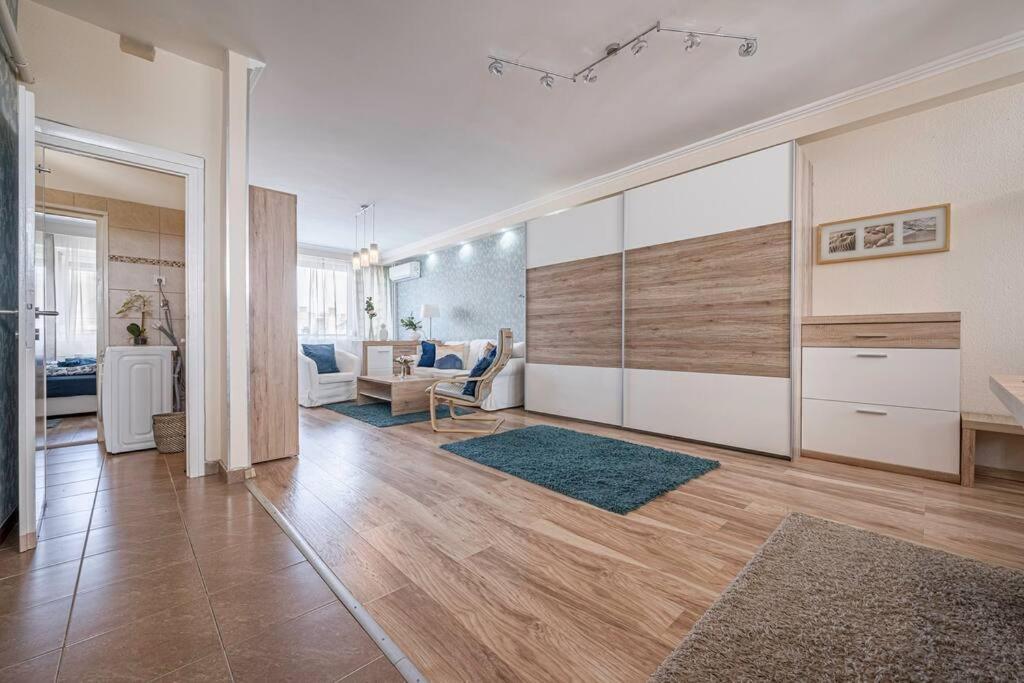 Liszt Ferenc Square Panorama Apt Будапеща Екстериор снимка