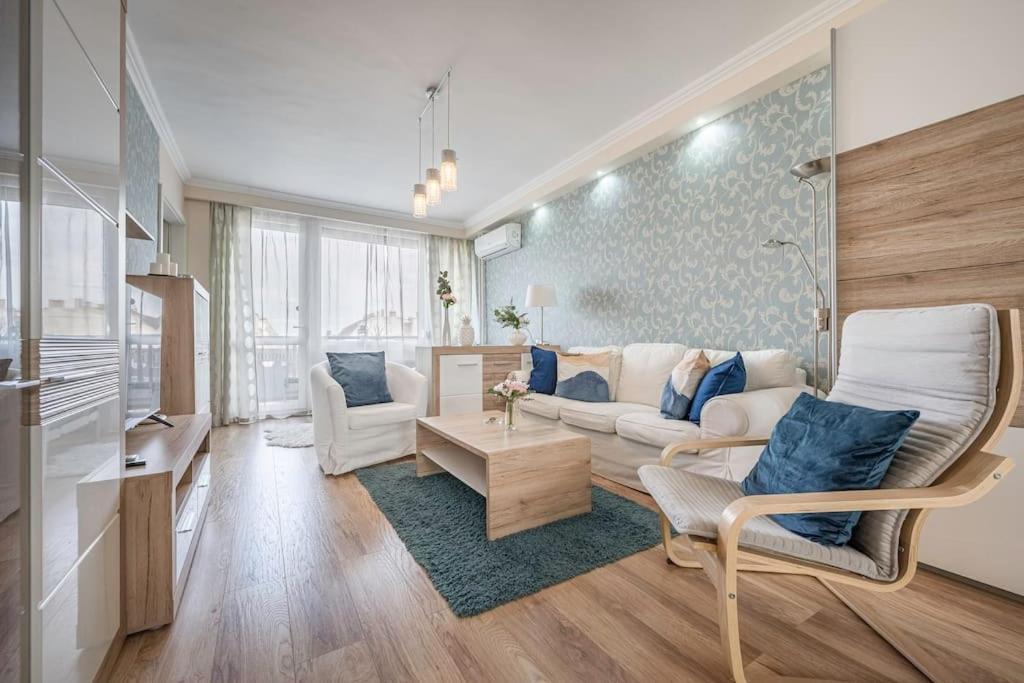 Liszt Ferenc Square Panorama Apt Будапеща Екстериор снимка